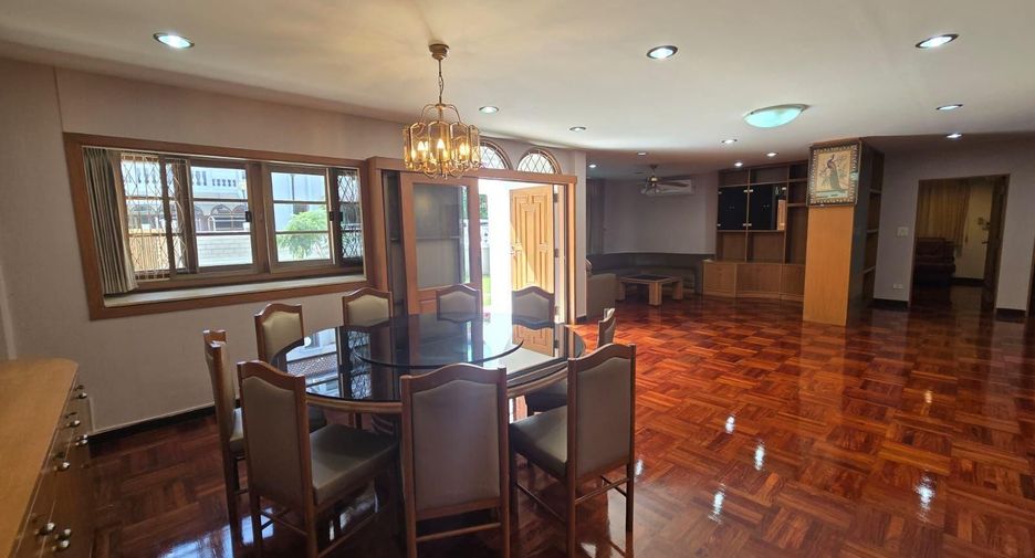 For rent 6 bedrooms house in Khlong Toei, Bangkok