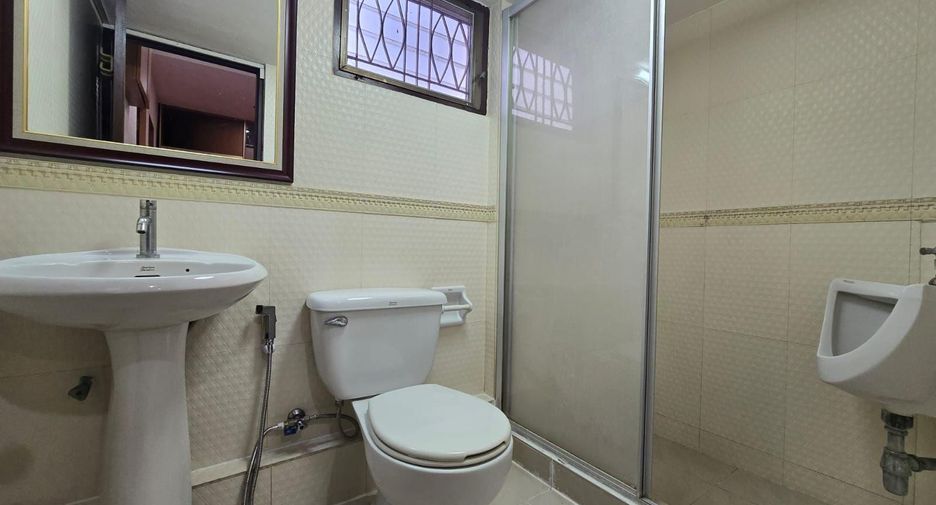 For rent 6 bedrooms house in Khlong Toei, Bangkok