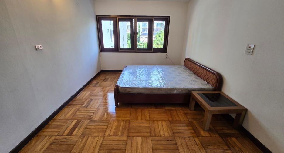 For rent 6 bedrooms house in Khlong Toei, Bangkok