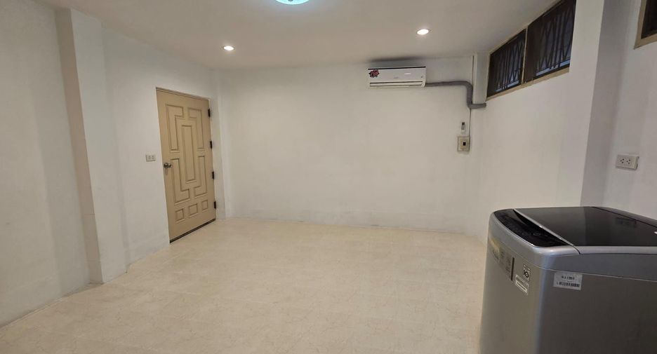 For rent 6 bedrooms house in Khlong Toei, Bangkok