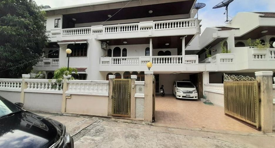 For rent 6 bedrooms house in Khlong Toei, Bangkok