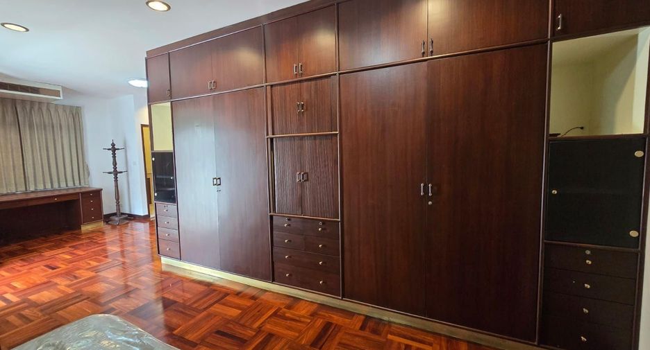 For rent 6 bedrooms house in Khlong Toei, Bangkok