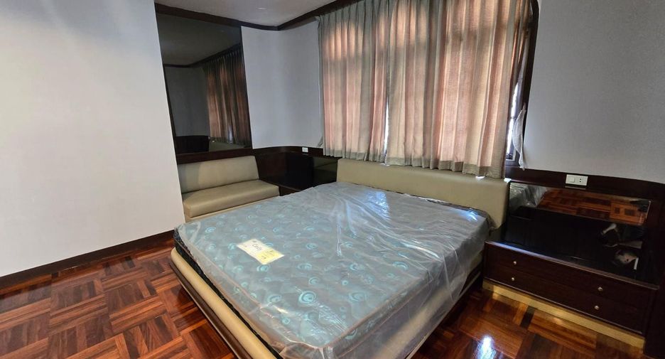 For rent 6 bedrooms house in Khlong Toei, Bangkok