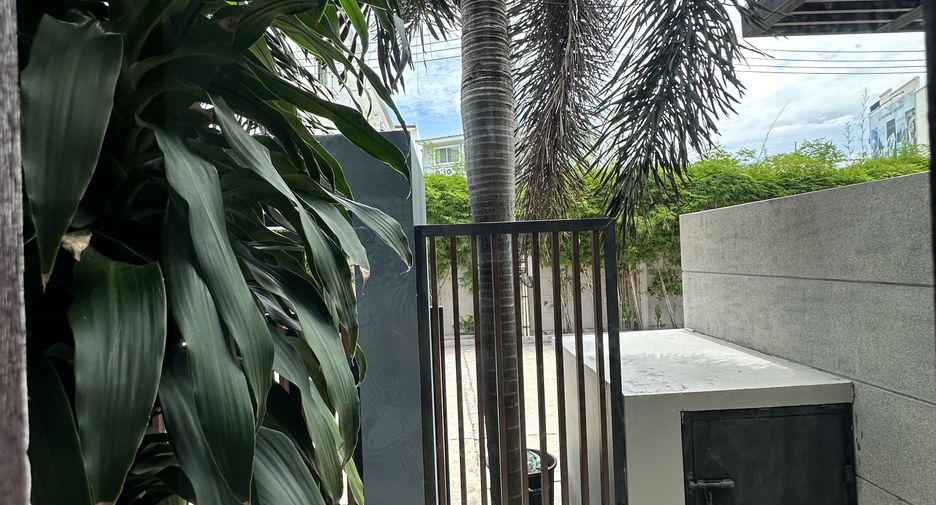 For rent 3 bedrooms villa in Mueang Phuket, Phuket