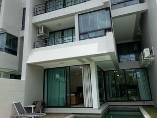 À louer 3 chambres villa à Mueang Phuket, Phuket