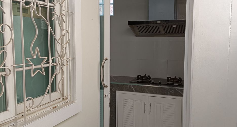 Haus zum Kauf mit 3 Zimmer in Min Buri, Bangkok