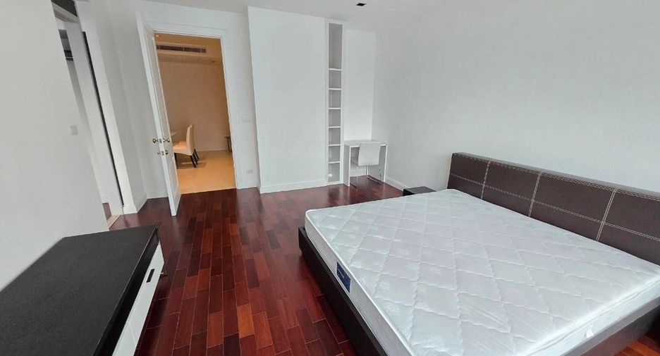For rent 3 bedrooms condo in Pathum Wan, Bangkok