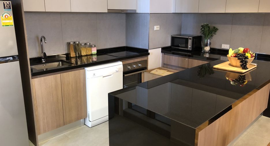 For rent 3 ベッドルーム apartment in Khlong Toei, Bangkok