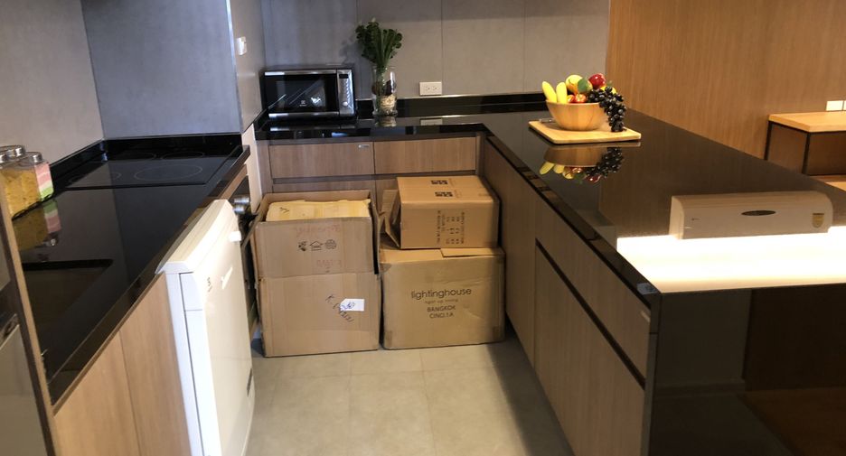 For rent 3 ベッドルーム apartment in Khlong Toei, Bangkok