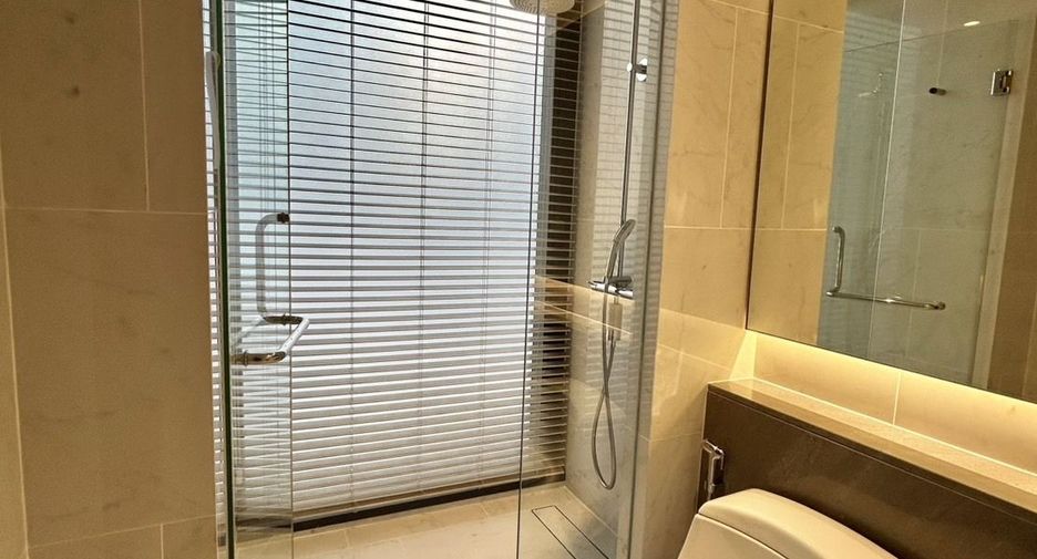 For rent 3 bedrooms condo in Pathum Wan, Bangkok
