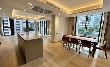 For rent 3 bedrooms condo in Pathum Wan, Bangkok