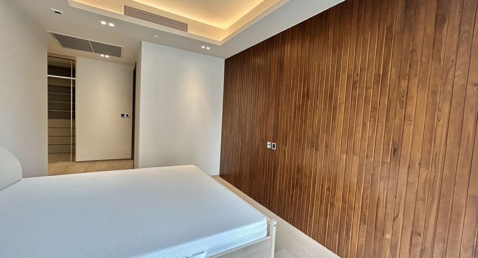 For rent 3 bedrooms condo in Pathum Wan, Bangkok