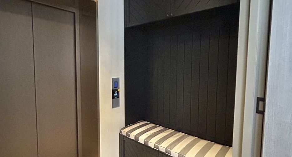 For rent 3 bedrooms condo in Pathum Wan, Bangkok