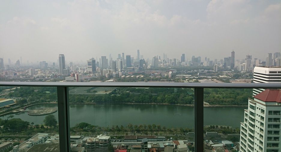 For rent 3 ベッドルーム condo in Khlong Toei, Bangkok