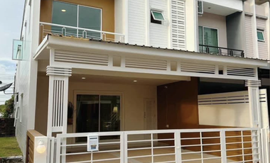 For rent 3 bedrooms townhouse in Mueang Phuket, Phuket