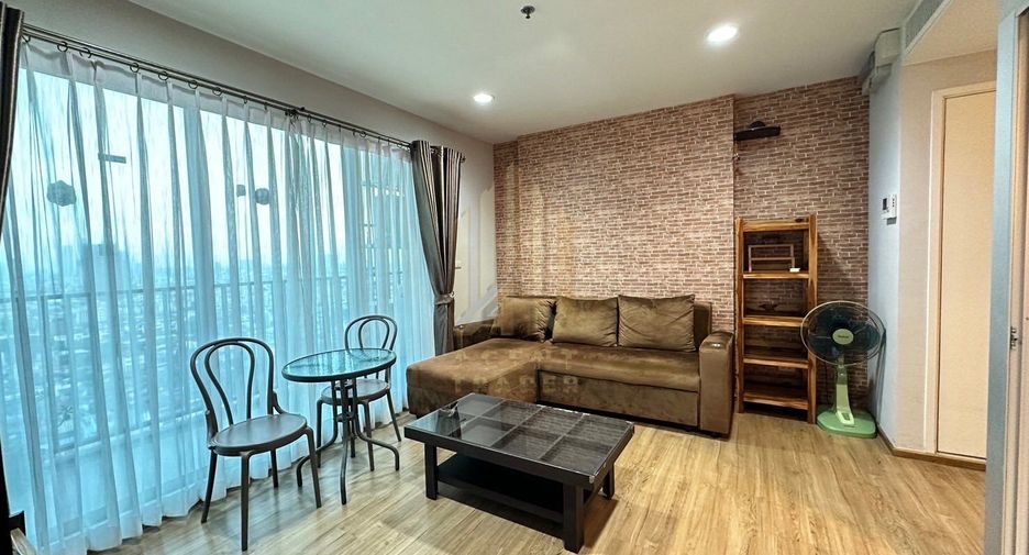 For rent 2 bedrooms condo in Yan Nawa, Bangkok