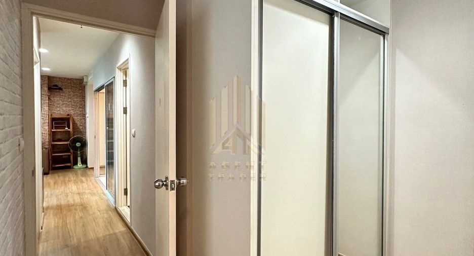 For rent 2 bedrooms condo in Yan Nawa, Bangkok