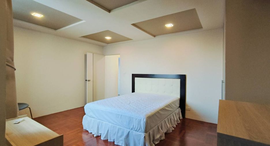 For rent 3 bedrooms condo in Watthana, Bangkok