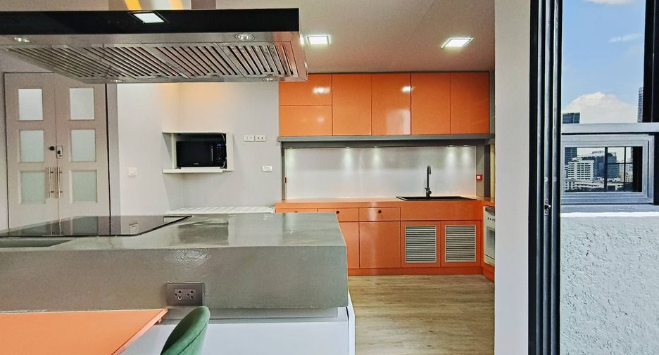 For rent 3 bedrooms condo in Watthana, Bangkok