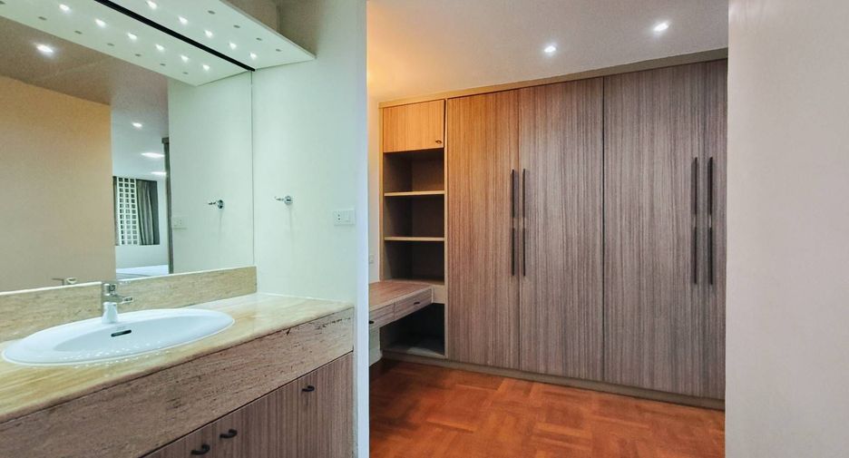 For rent 3 bedrooms condo in Watthana, Bangkok