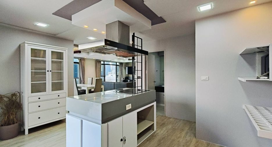 For rent 3 bedrooms condo in Watthana, Bangkok