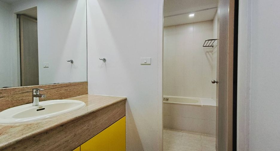 For rent 3 bedrooms condo in Watthana, Bangkok