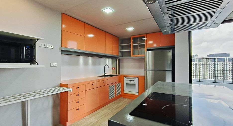 For rent 3 bedrooms condo in Watthana, Bangkok