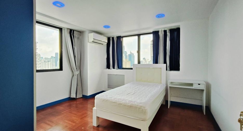 For rent 3 bedrooms condo in Watthana, Bangkok