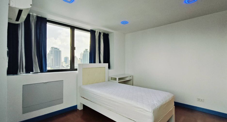 For rent 3 bedrooms condo in Watthana, Bangkok