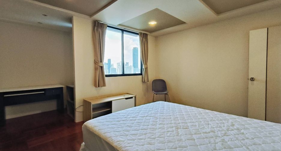 For rent 3 bedrooms condo in Watthana, Bangkok