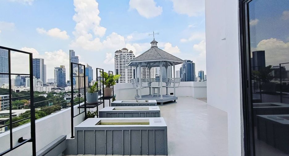 For rent 3 bedrooms condo in Watthana, Bangkok