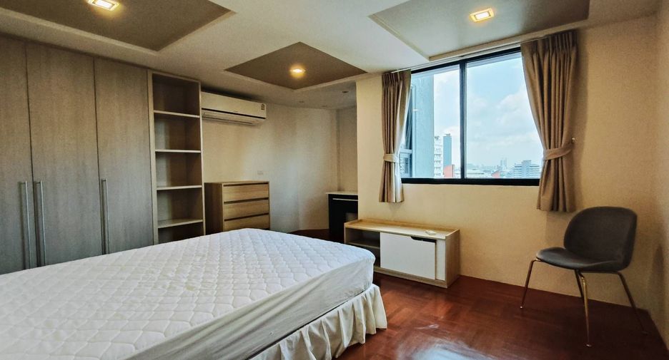 For rent 3 bedrooms condo in Watthana, Bangkok