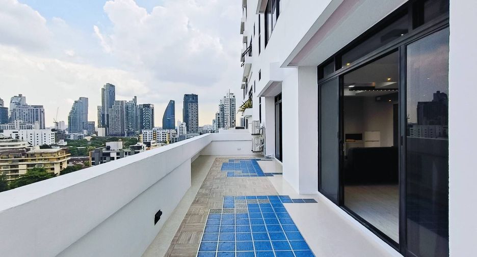 For rent 3 bedrooms condo in Watthana, Bangkok