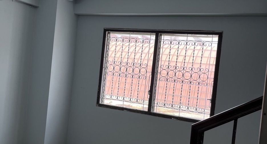 For rent 5 bedrooms retail Space in Samphanthawong, Bangkok