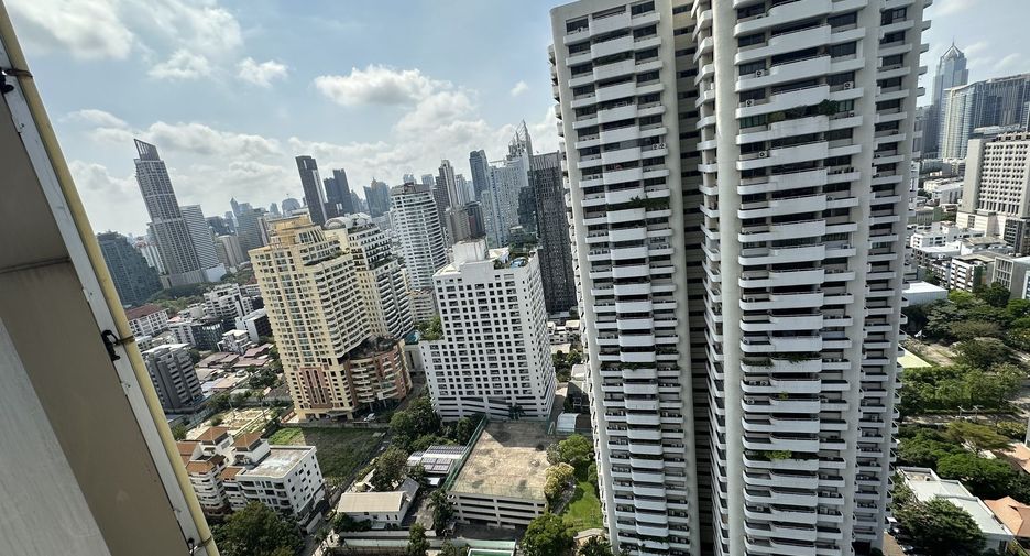 For sale 2 bedrooms condo in Watthana, Bangkok