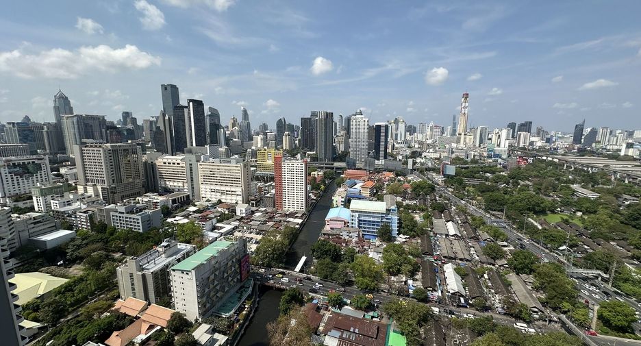 For sale 2 bedrooms condo in Watthana, Bangkok