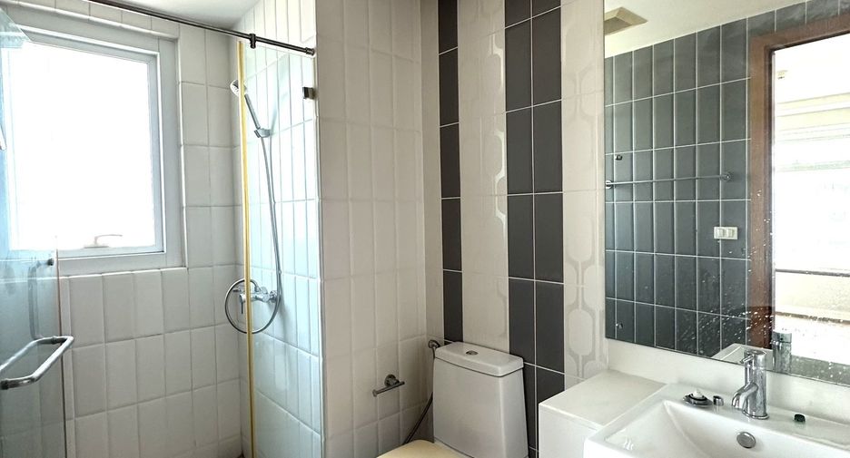 For sale 2 bedrooms condo in Watthana, Bangkok