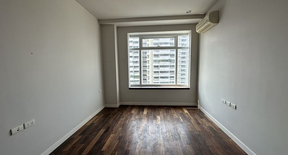 For sale 2 bedrooms condo in Watthana, Bangkok
