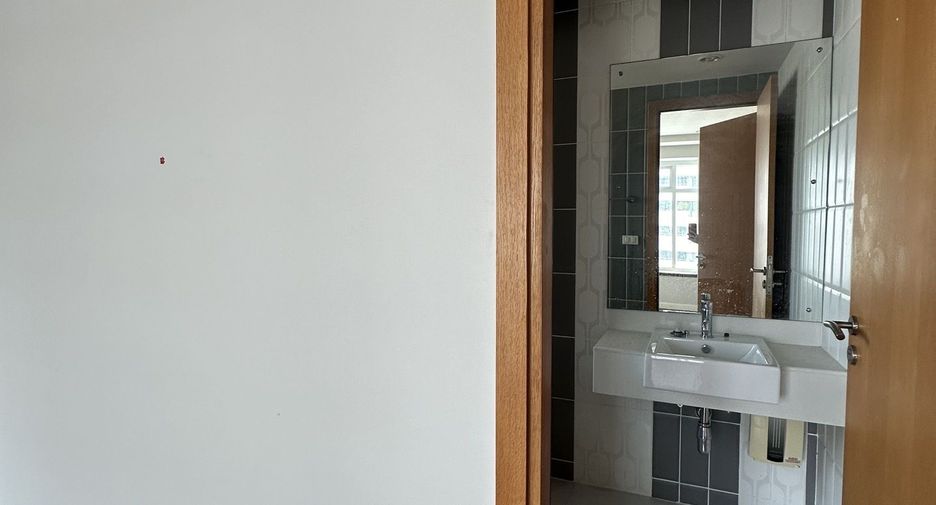 For sale 2 bedrooms condo in Watthana, Bangkok