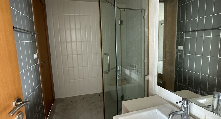For sale 2 bedrooms condo in Watthana, Bangkok
