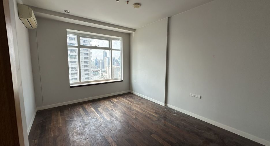 For sale 2 bedrooms condo in Watthana, Bangkok