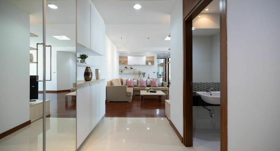 For rent 2 bedrooms apartment in Khlong Toei, Bangkok