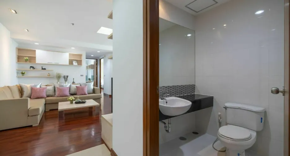 For rent 2 bedrooms apartment in Khlong Toei, Bangkok
