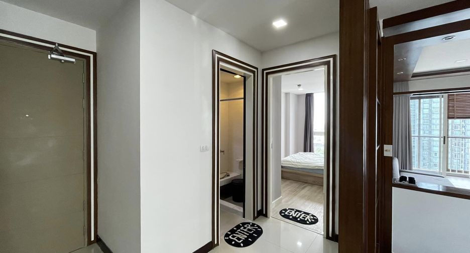 For rent 2 bedrooms condo in Khlong San, Bangkok