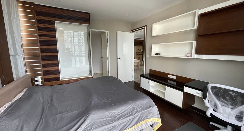 For rent 2 bedrooms condo in Khlong San, Bangkok
