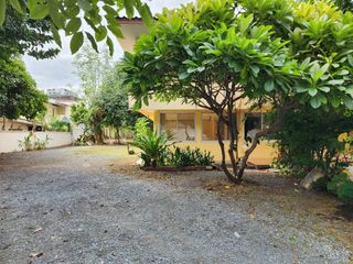 For sale 7 bedrooms house in Phaya Thai, Bangkok
