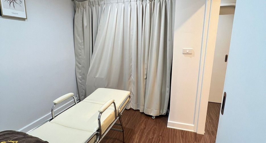 For sale 3 bedrooms townhouse in Bang Khen, Bangkok