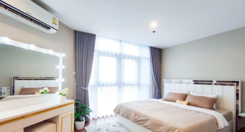 For rent 4 bedrooms condo in Huai Khwang, Bangkok