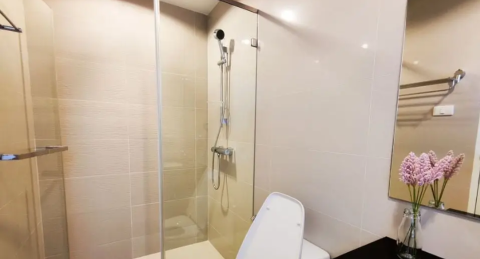 For rent 4 bedrooms condo in Huai Khwang, Bangkok