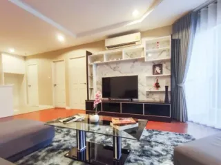 出租 4 卧室 公寓 在 Huai Khwang, 曼谷